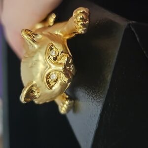 Gold Tone Articulated Baby Cougar Brooch